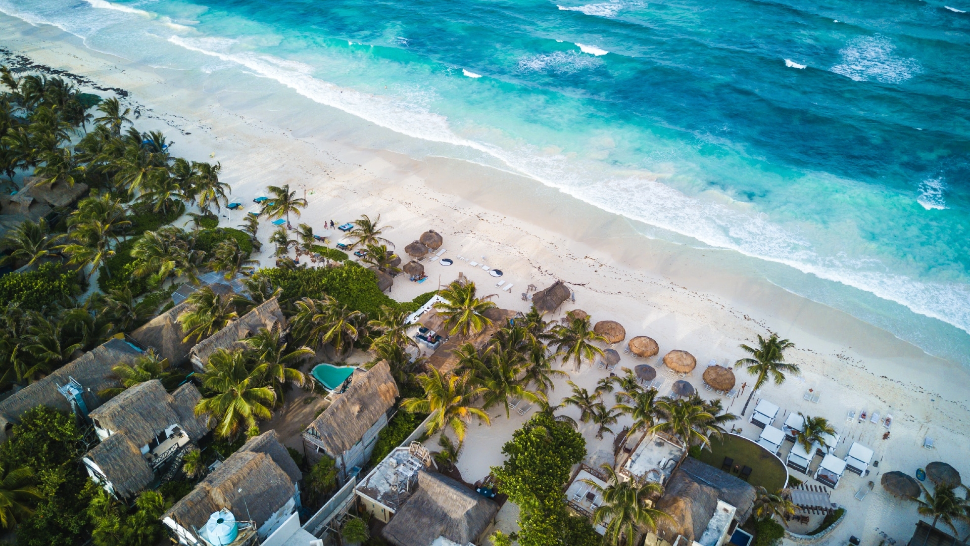 Vista de pájaro de la línea de costa Tulum