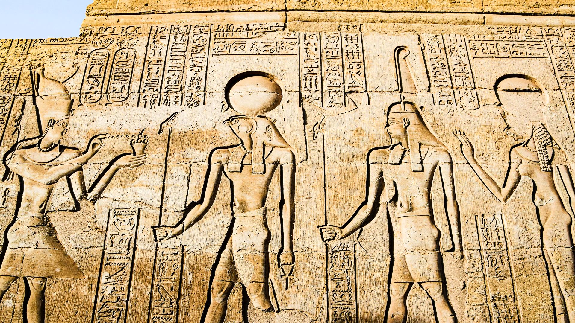 Jeroglíficos del Templo de Kom Ombo que muestran al dios Horus