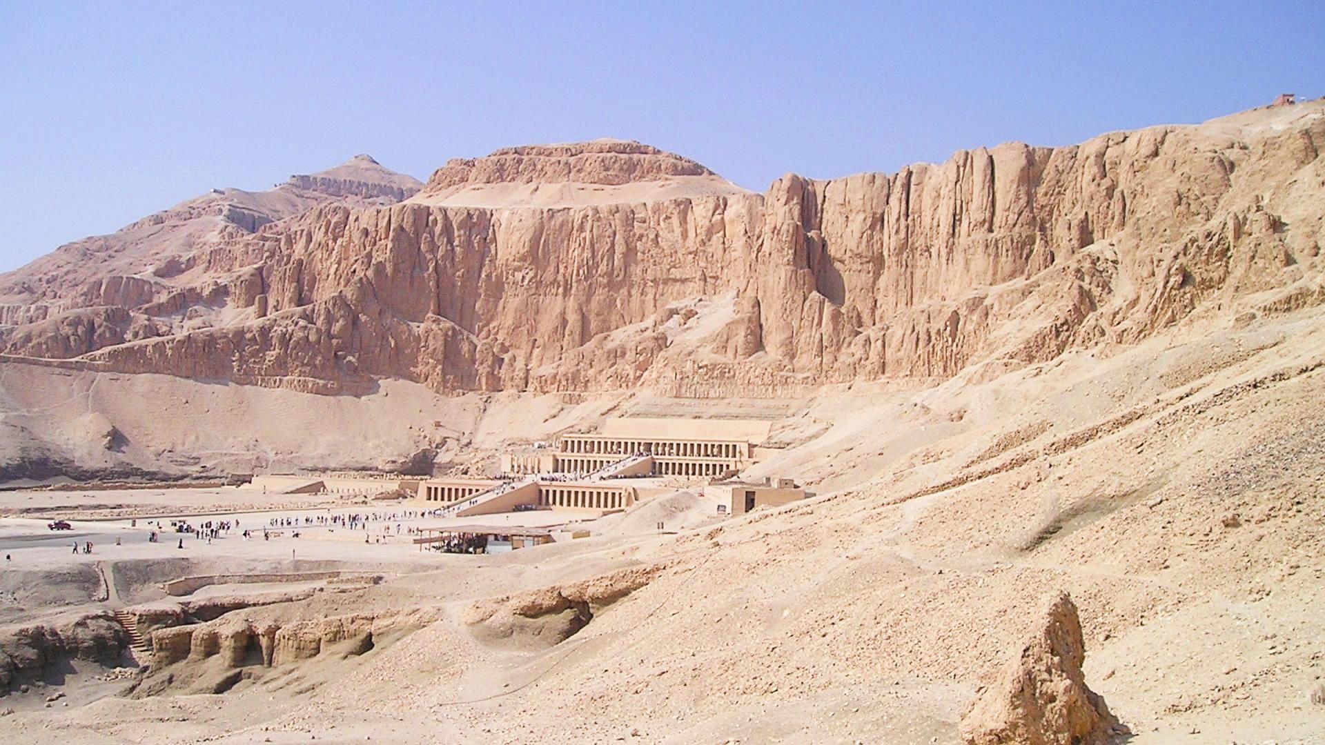 Panorámica del Valle de los Reyes con el Templo de Hatshepsut