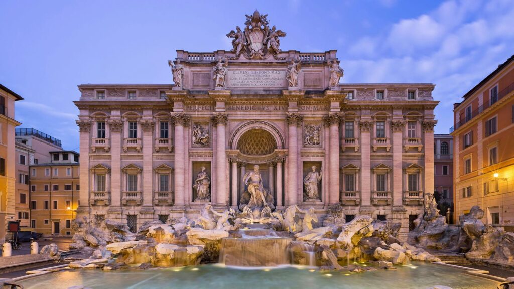 Fontana de Trevi bajo la luz del crepúsculo