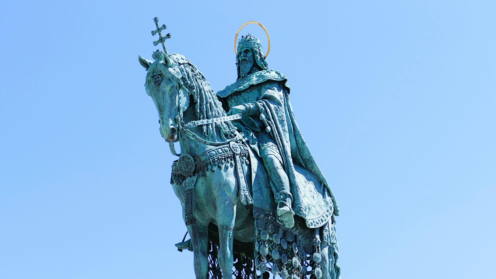 Estatua ecuestre de San Esteban en el Bastión de los Pescadores