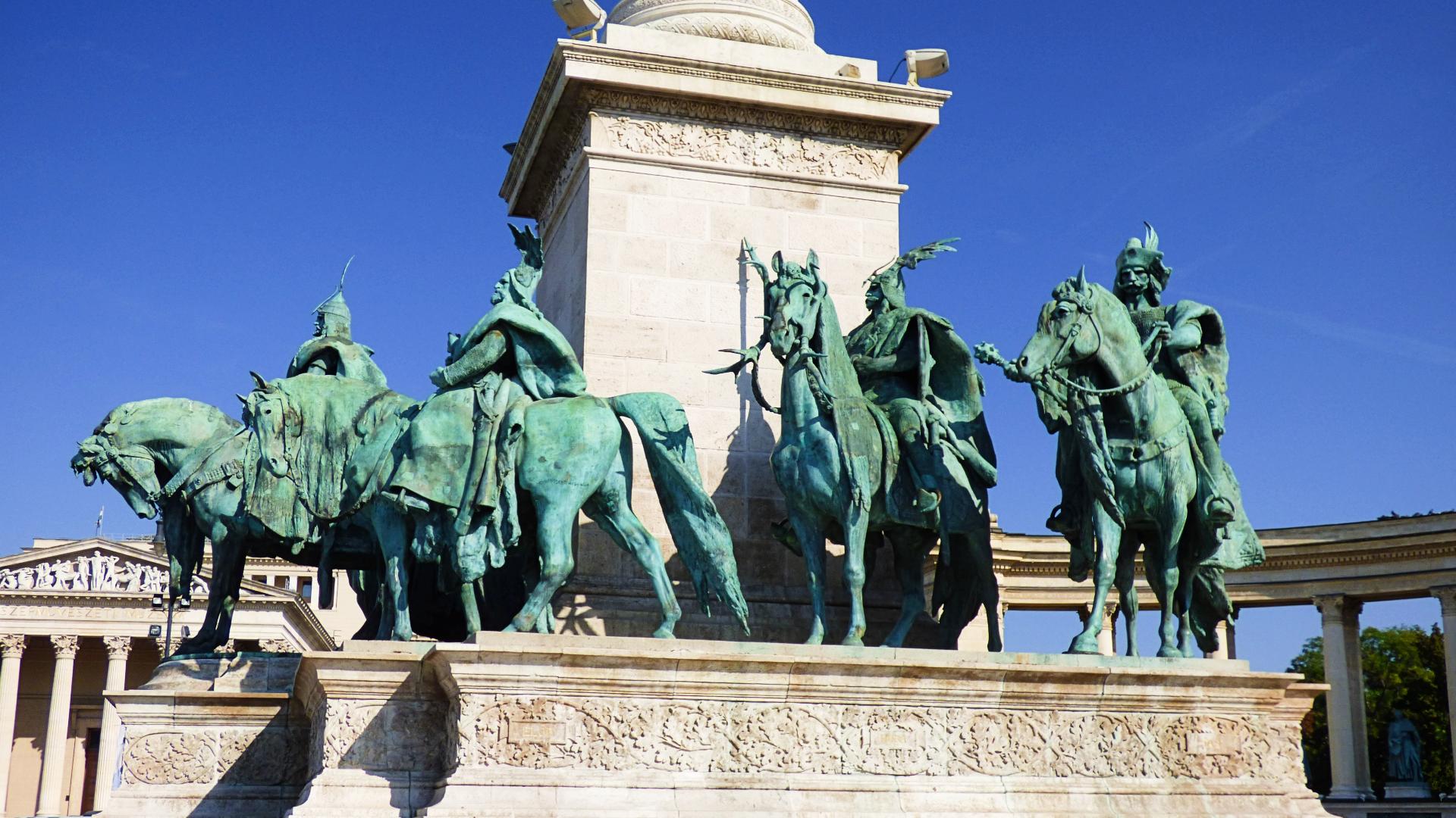 Líderes de las tribus de Hungría en la Plaza de los Héroes