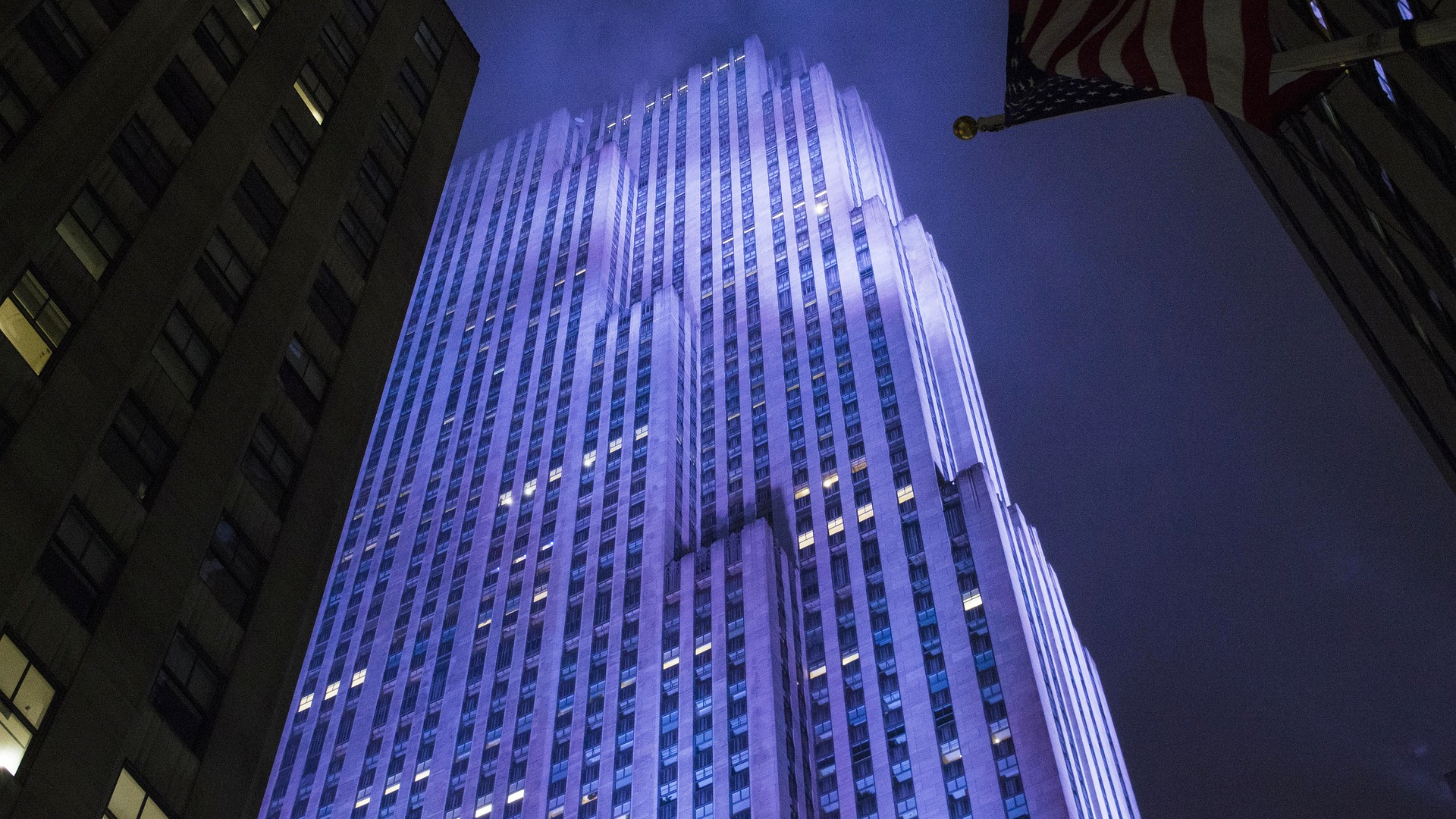 El edificio Rockefeller Center de noche