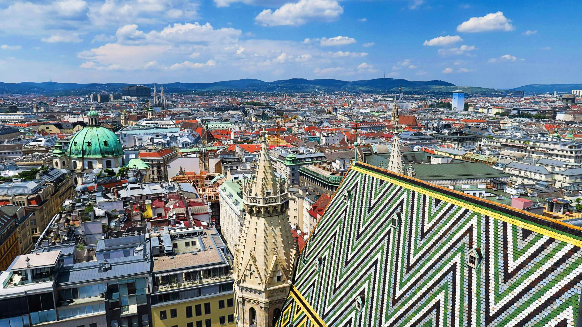 Tejado de la Catedral de Viena y vista panorámica de la ciudad