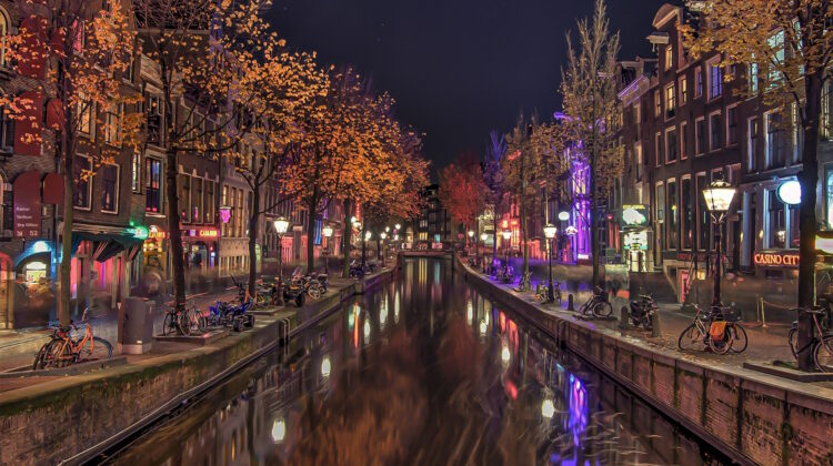 Canales del Barrio Rojo de noche