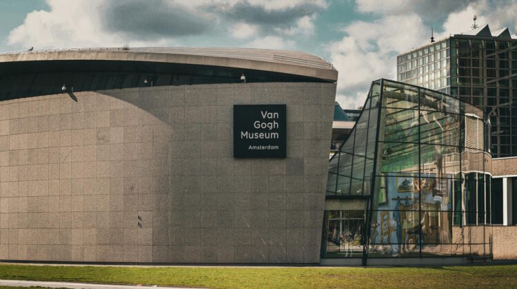 Fachada del Museo Van Gogh