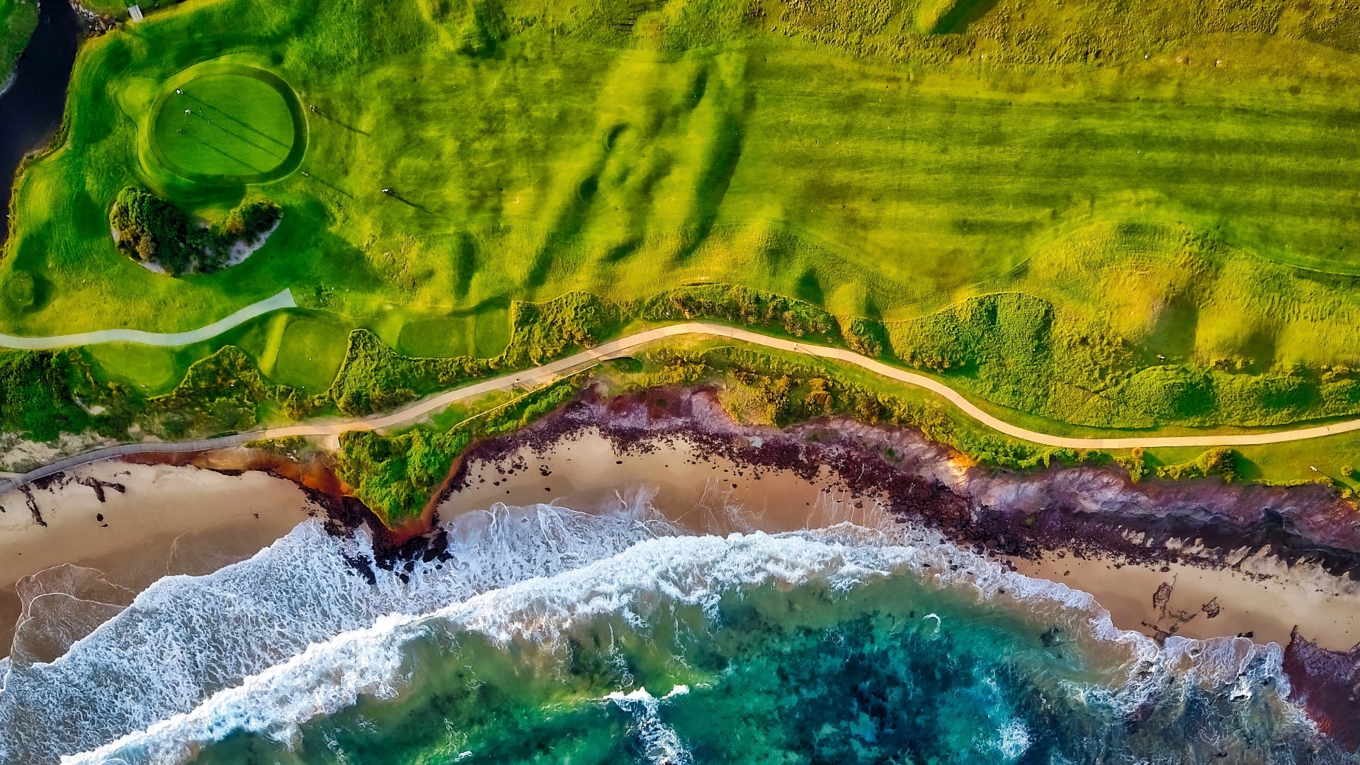 Campo de golf frente al mar