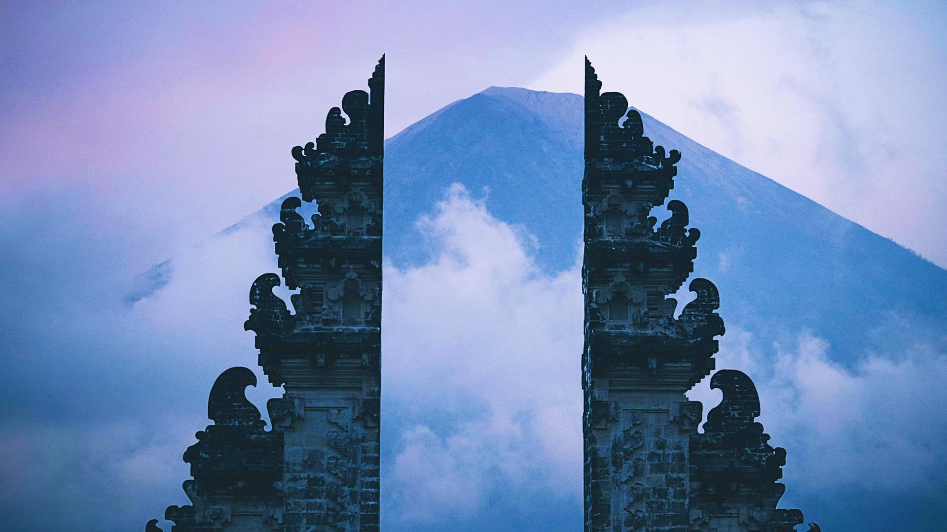 Las famosas puertas del cielo del Templo Lempunyang en Bali Las famosas puertas del cielo del Templo Lempunyang en Bali