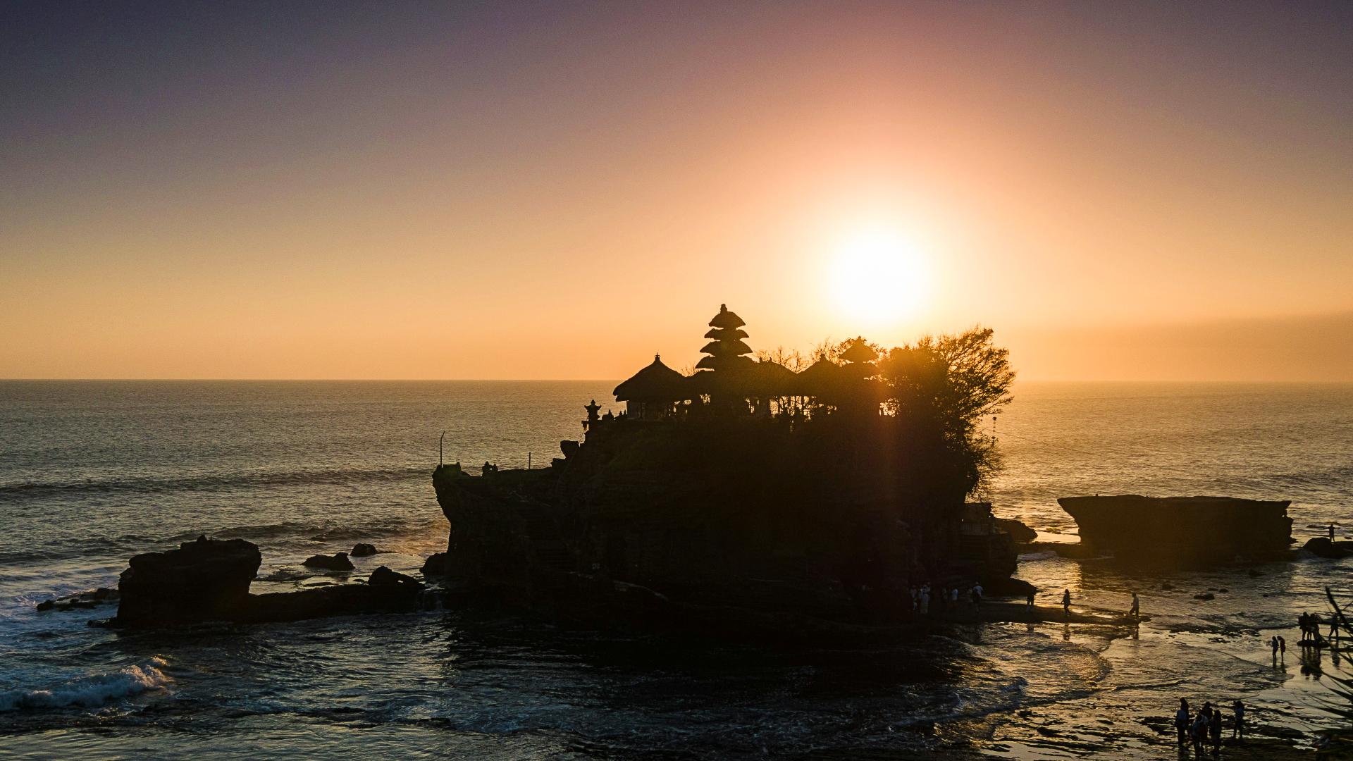 Templo Tanah Lot al atardecer
