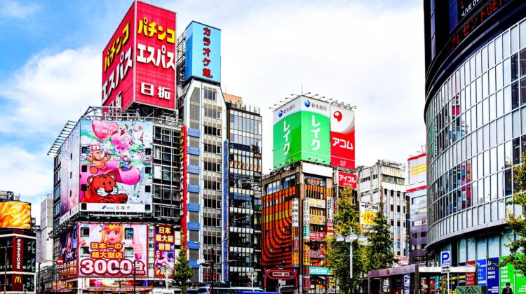 Barrio de Akihabara durante el día