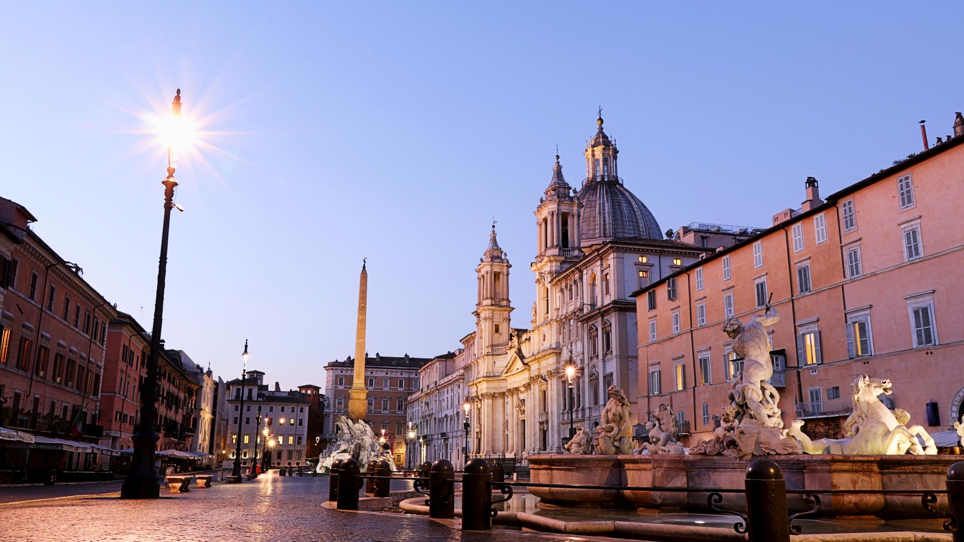Plaza Navona de Roma durante el crepúsculo Plaza Navona de Roma durante el crepúsculo