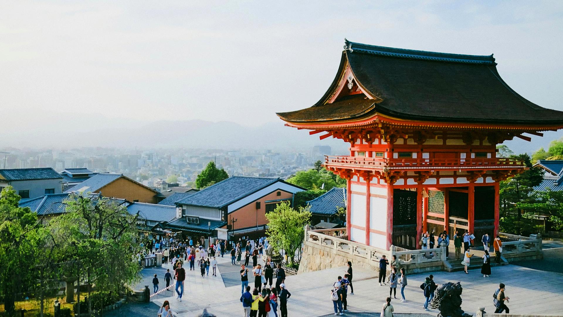 Puerta Nio Mon del complejo budista Kiyomizu-dera Puerta Nio Mon del complejo budista Kiyomizu-dera