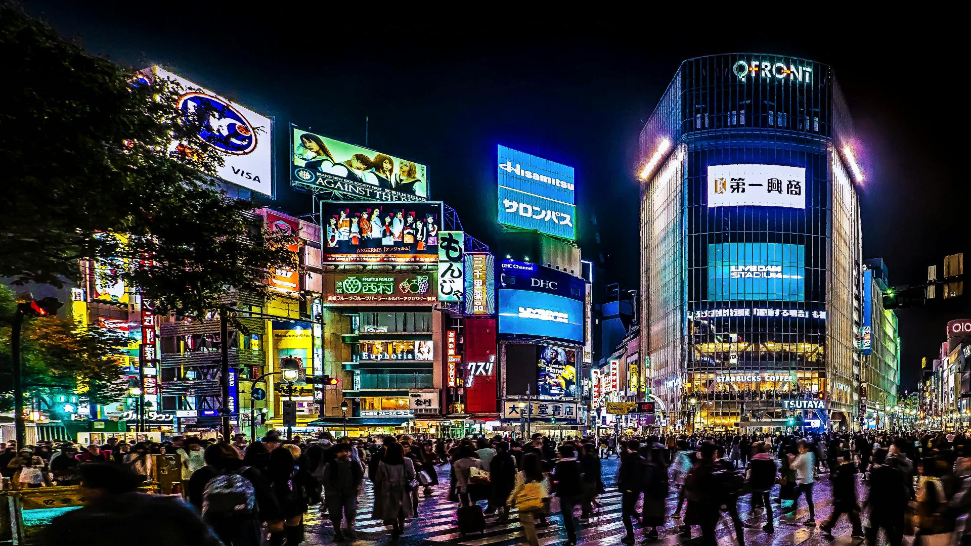 Shibuya en plena ebullición durante la noche Shibuya en plena ebullición durante la noche