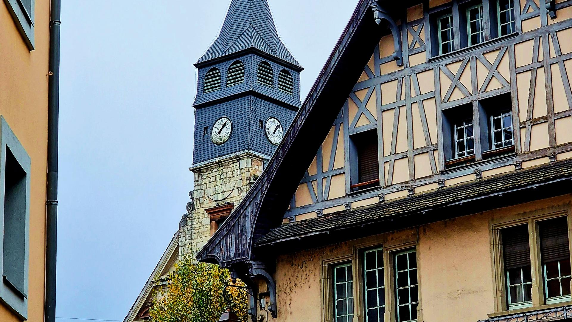 Fachada típica de Montbéliard, Francia
