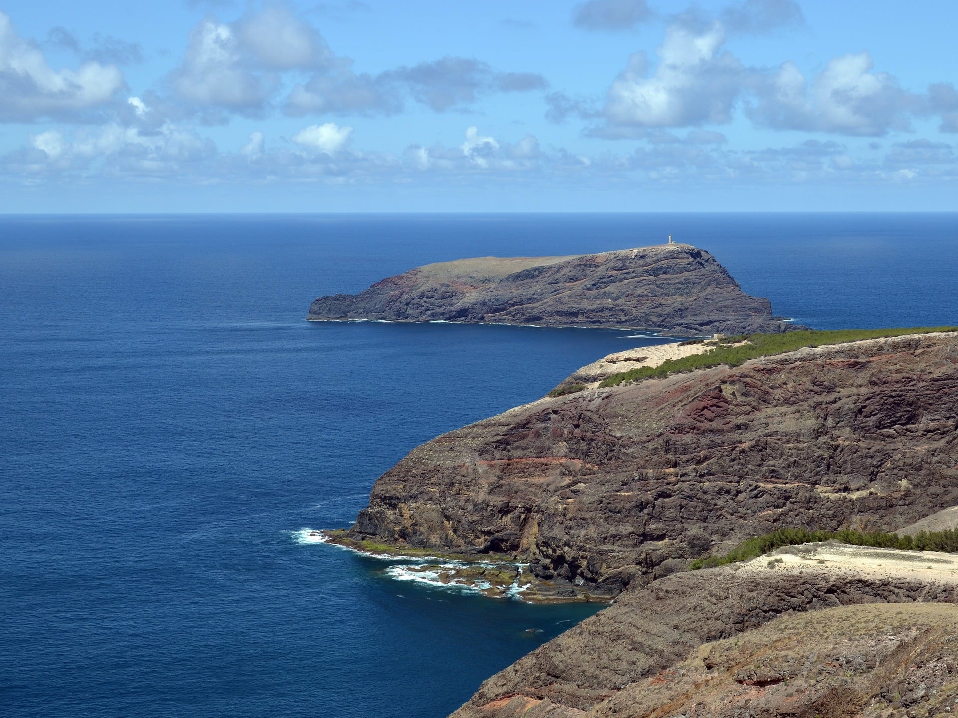 Pequeños islotes en la isla de Porto Santo, Madeira, Portugal