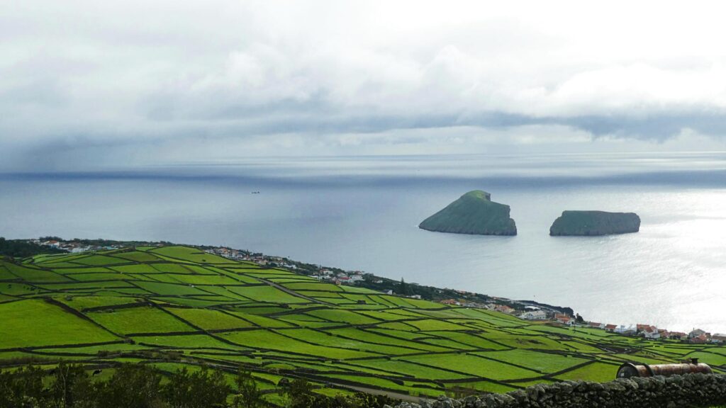 Paisaje de cultivo típico de la isla de Terceira