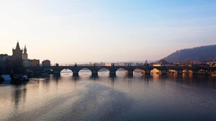 Panorámica del Puente Carlos