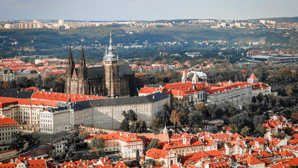 Vista aérea del Castillo de Praga y la Catedral de San Vito