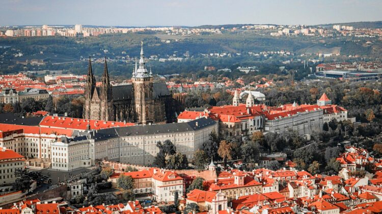 Vista aérea del Castillo de Praga y la Catedral de San Vito