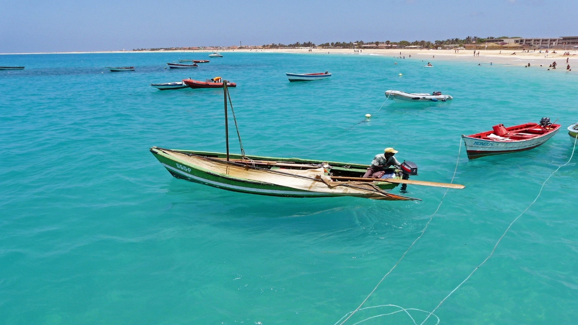 Pescador pescando en Cabo Verde