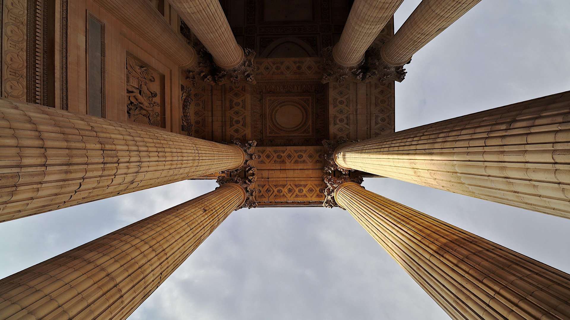 Columnas corintias del Panteón de París