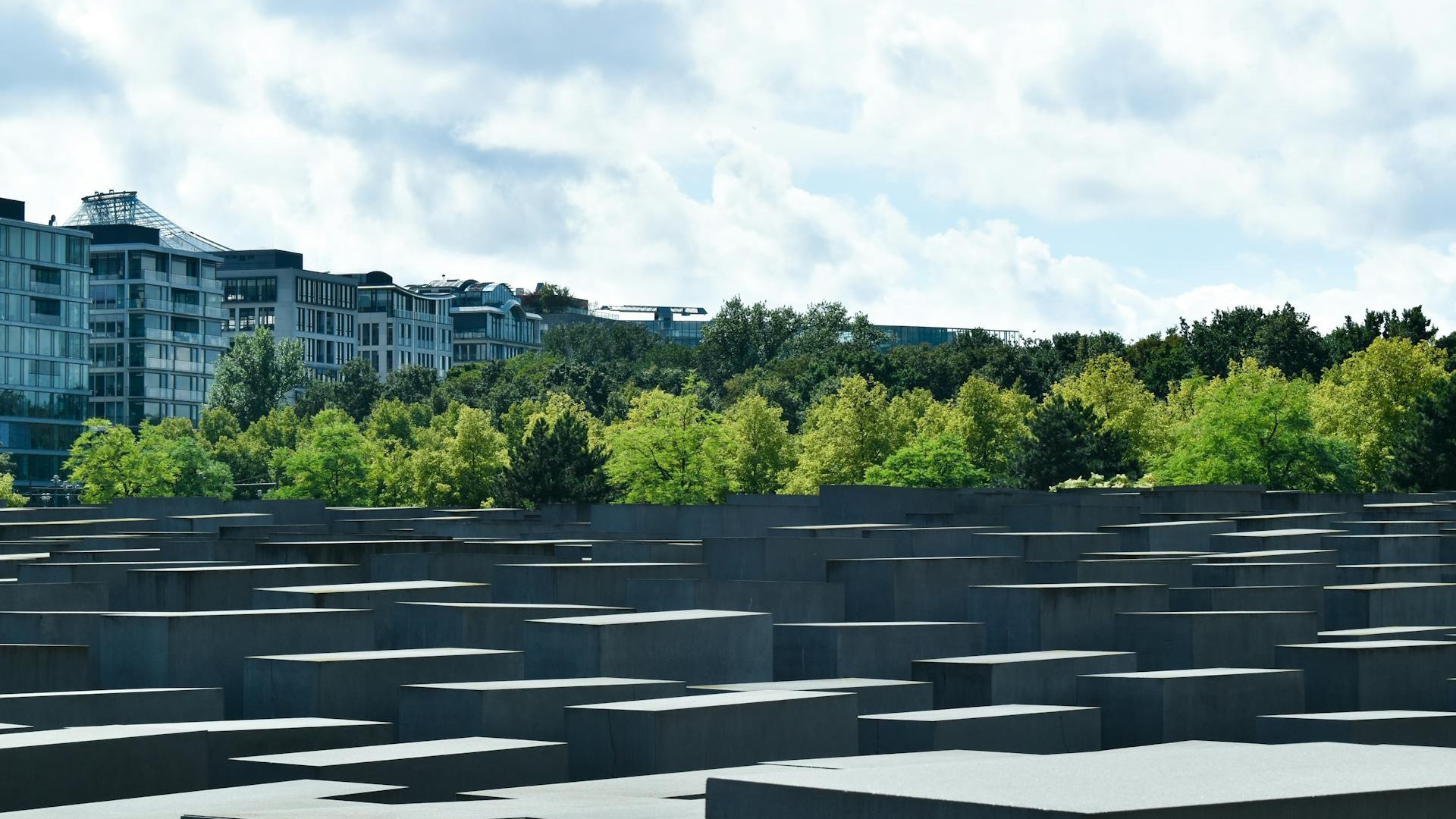 Monumento del Holocausto integrado en la ciudad
