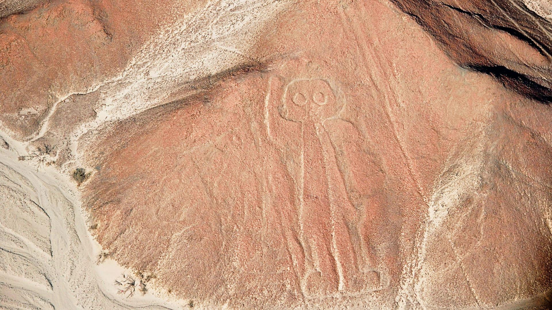 'El astronauta', la única que está sobre la ladera de una montaña de las líneas de Nazca
