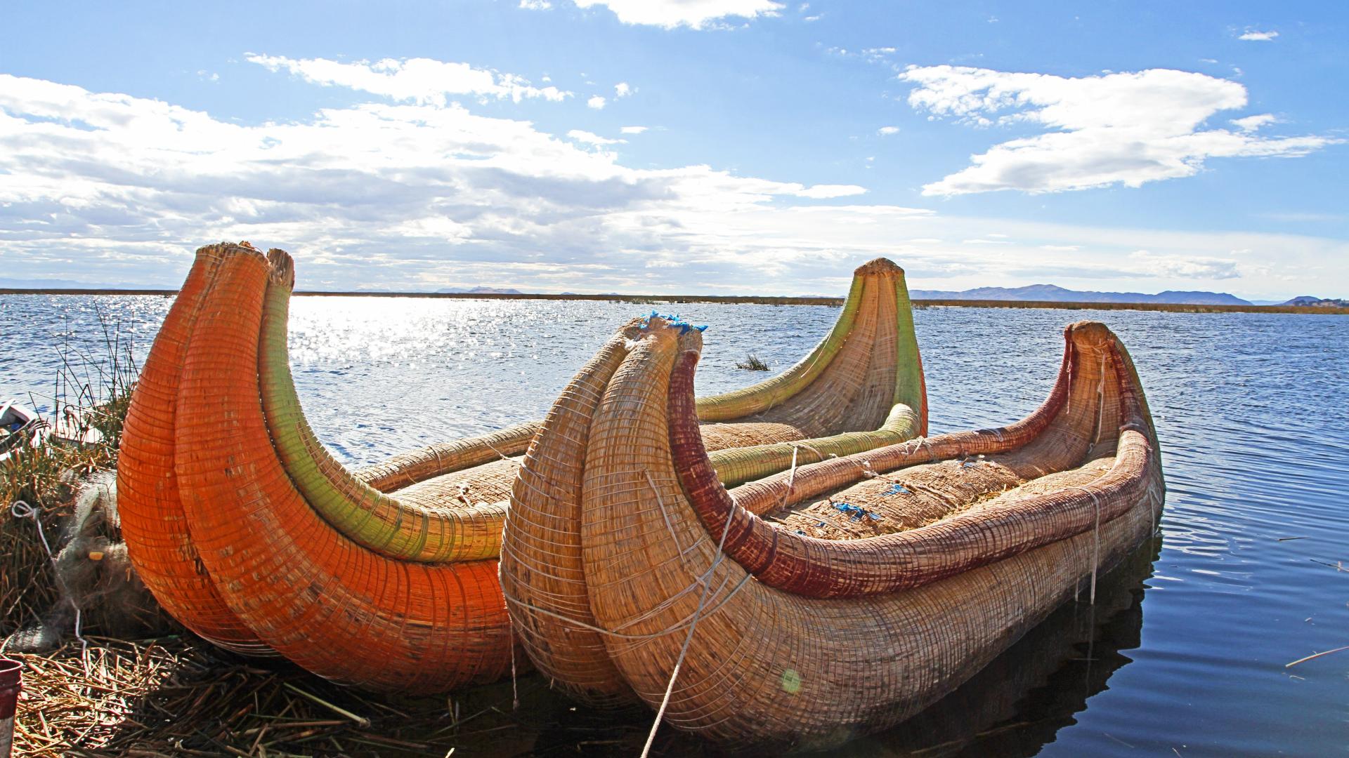 Barcas hechas con totora, el junco del Lago Titicaca