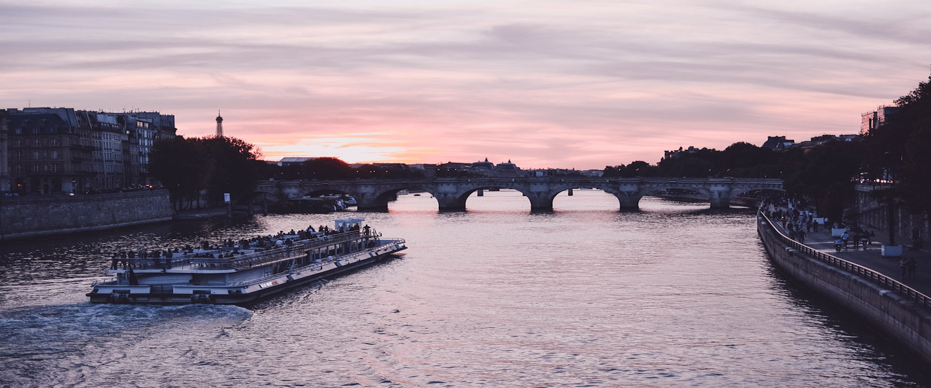El río Sena atravesando París El río Sena atravesando París
