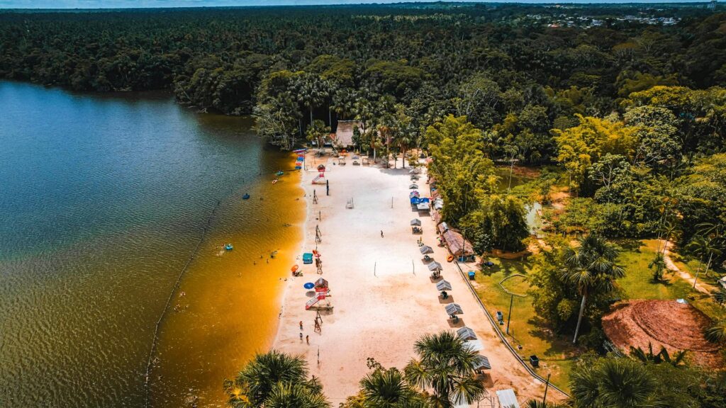 Playa fluvial en los alrededores de Iquitos