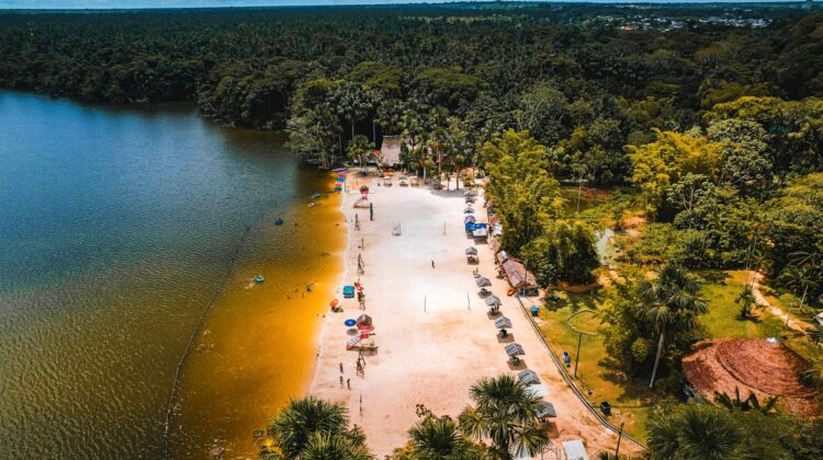 Playa fluvial en los alrededores de Iquitos