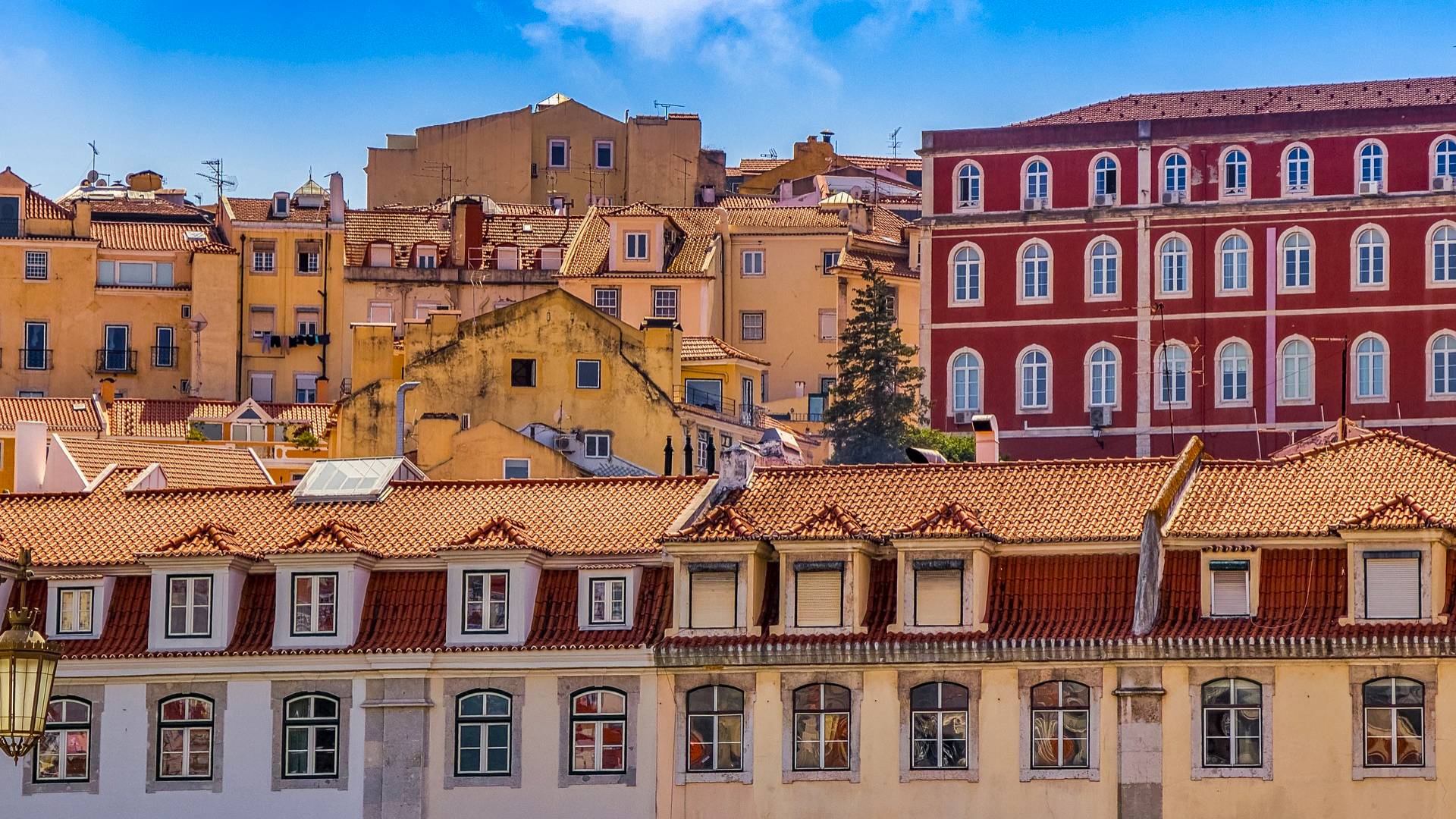 Edificios antiguos del barrio de Alfama
