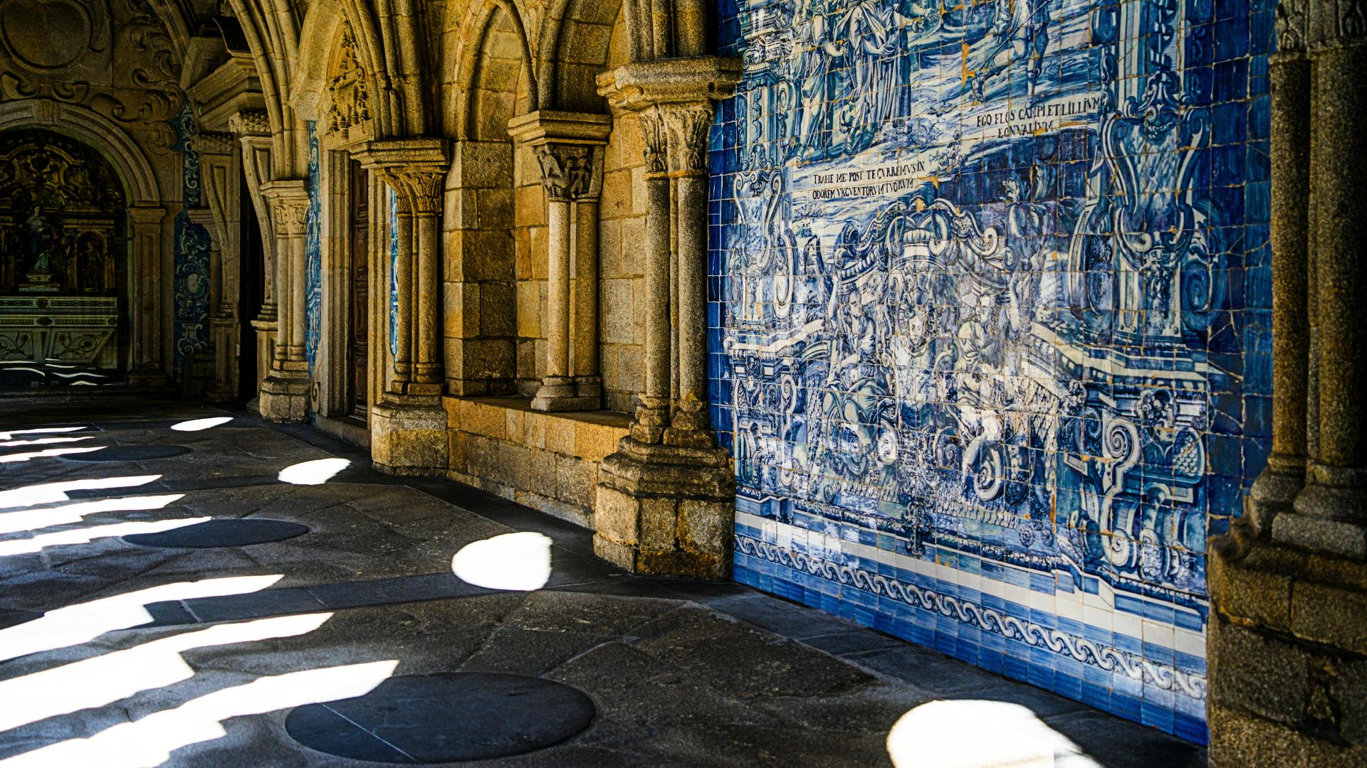claustro-catedral-oporto Claustro de la Catedral de Oporto decorado con azulejos