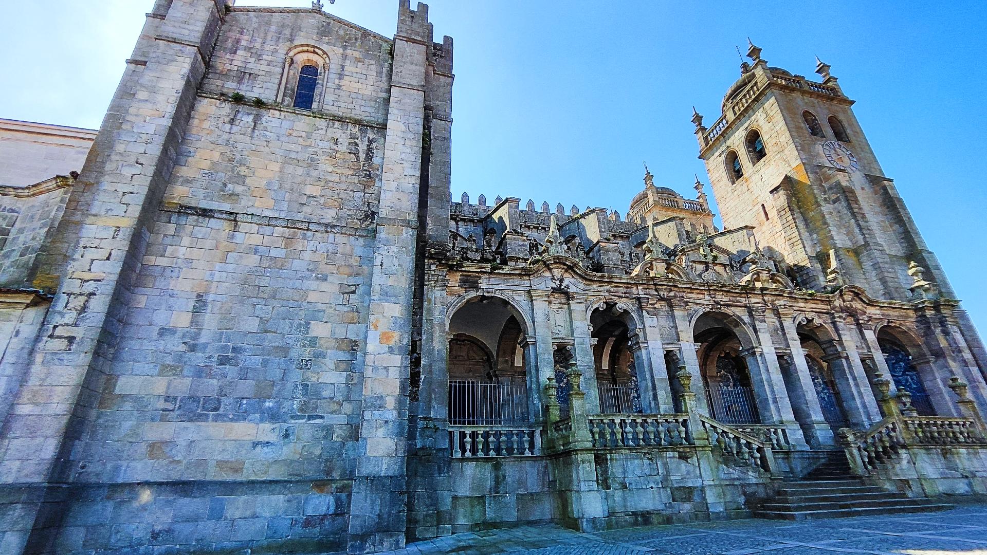 fachada-catedral-oporto Fachada de la Catedral de Oporto