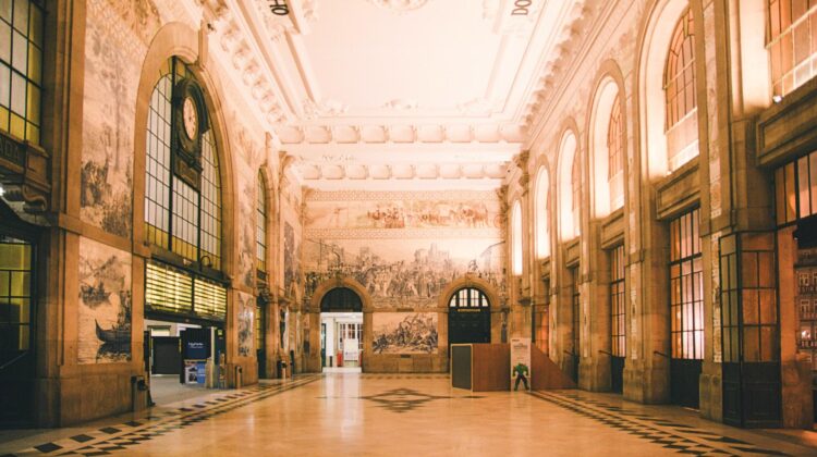 Atrio de la Estación de Sao Bento de Oporto