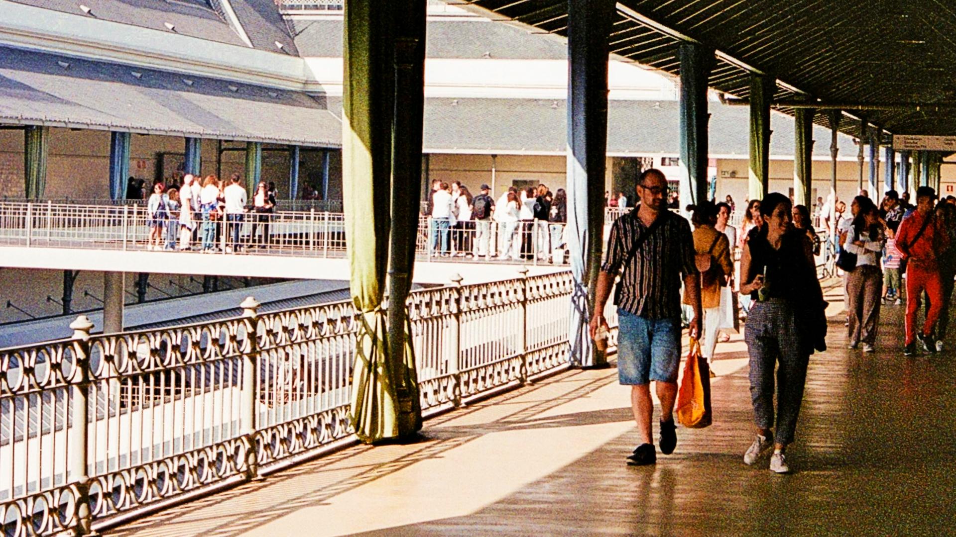 Pasarela superior del Mercado de Bolhão en Oporto