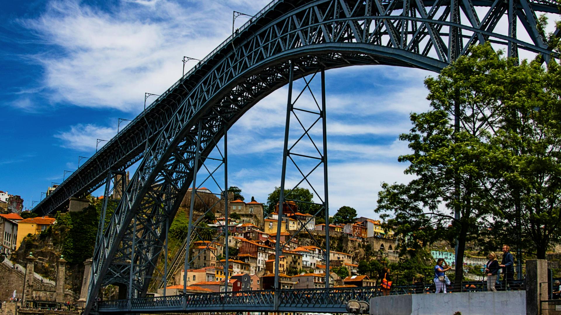 El Puente Don Luis I desde el paseo fluvial