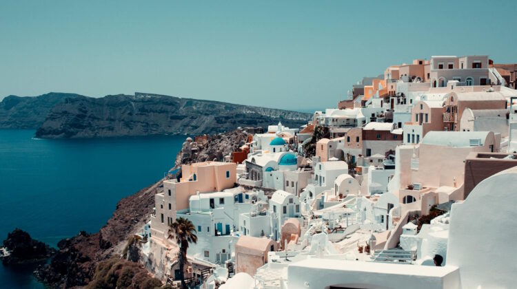 Vistas de la Villa de Oia y sus casas