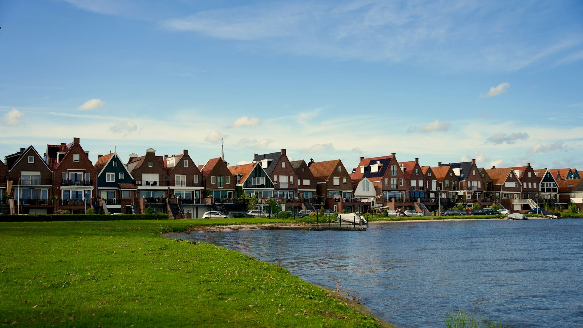 Vistas de las casas de madera en Volendam
