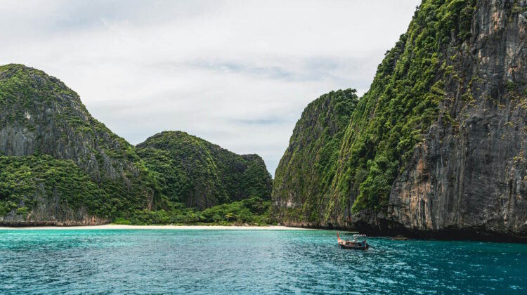 Vista de playa en las Islas Phi Phi