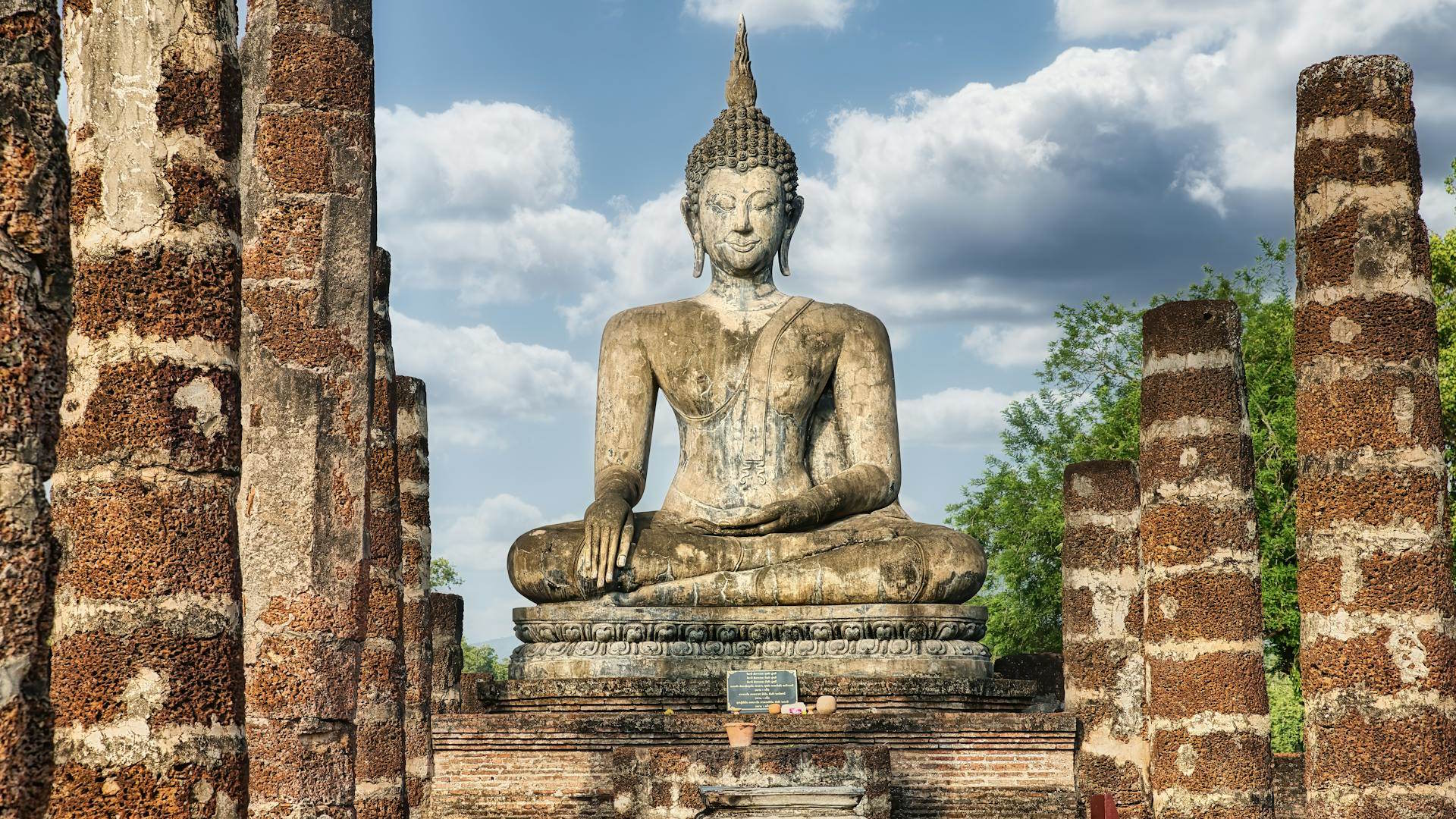 La figura de Buda de  metros en Wat Si Chum