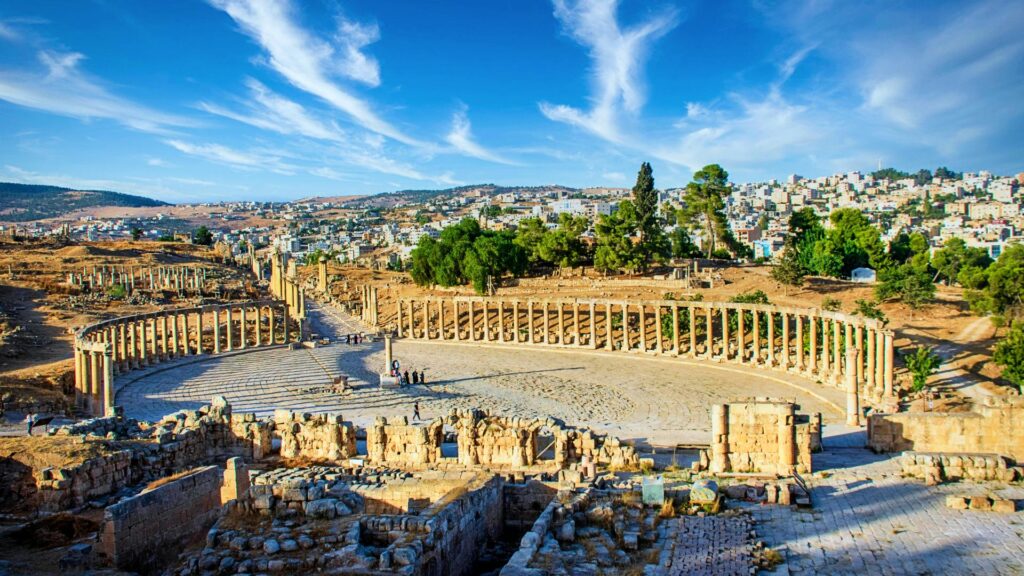 Foro con columnas de la ciudad romana de Jerash