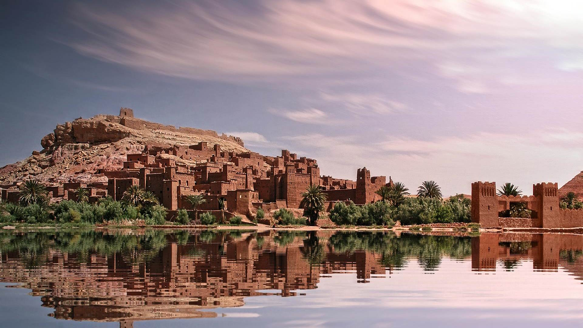 Ksar de Ait Ben Haddou reflejado en el agua Ksar de Ait Ben Haddou reflejado en el agua