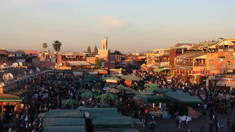 Vista de la Plaza Jamaa el Fna durante el día