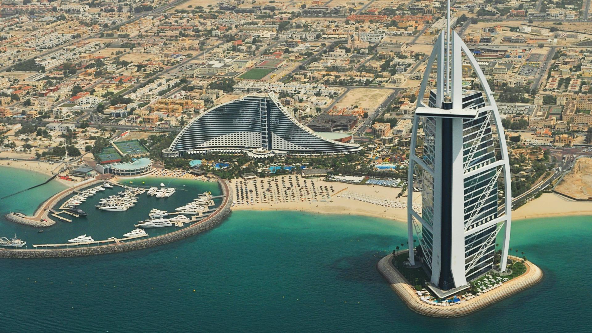 burj-al-arab-costa-dubai Modernos edificios en la costa de Dubái junto al hotel Burj Al Arab
