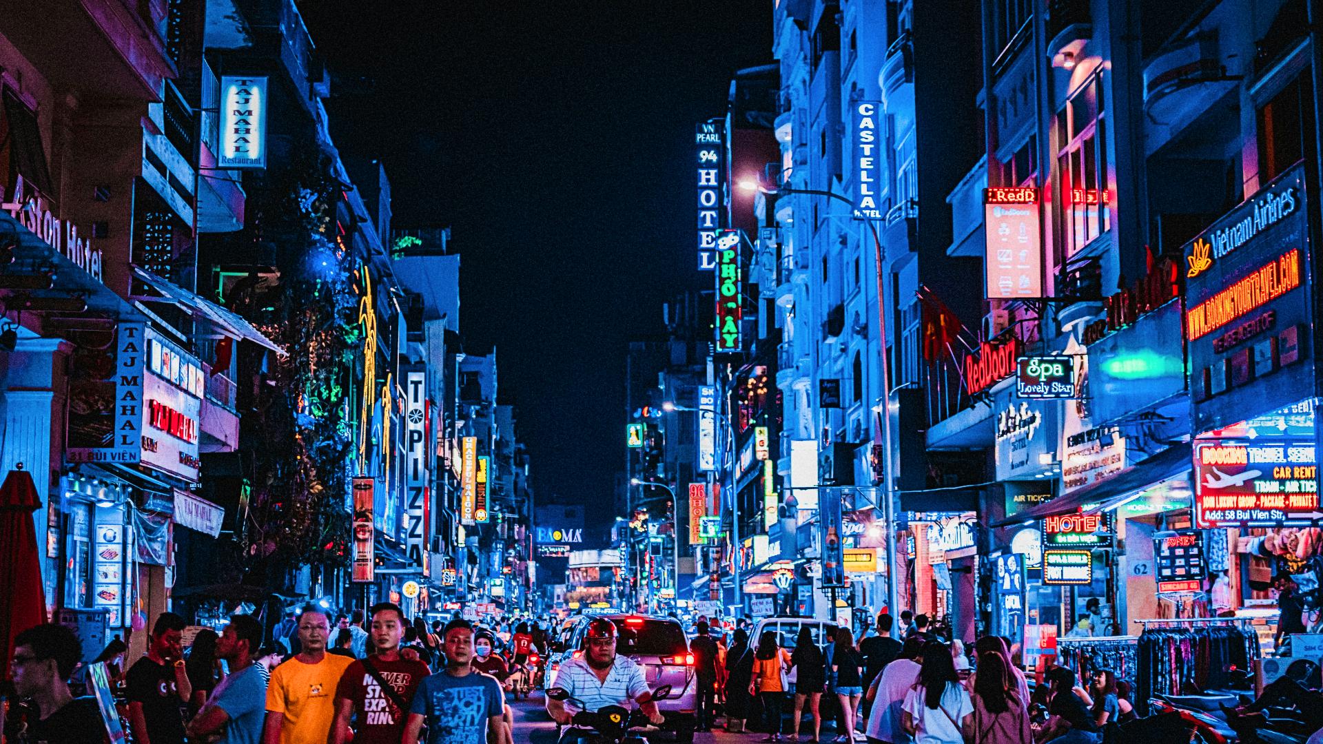 calle-ho-chi-minh-noche Bulliciosa calle de Ho Chi Minh en plena noche