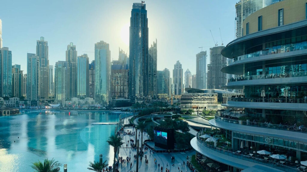 Fachada de Dubai Mall con el Burj Khalifa de fondo