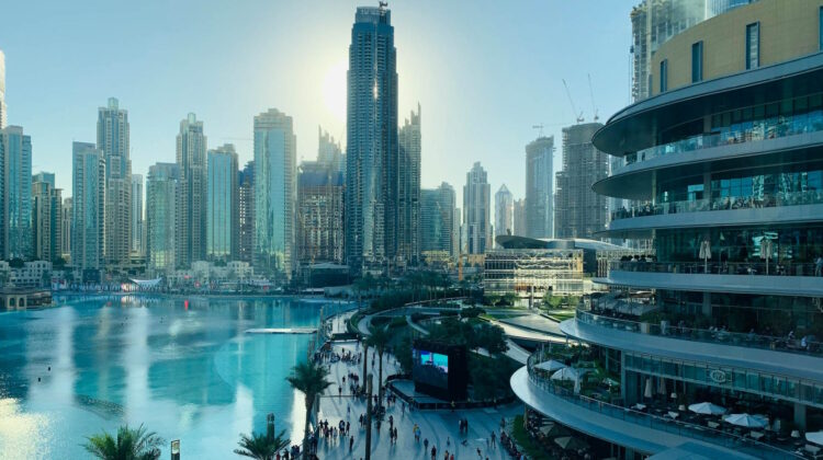 Fachada de Dubai Mall con el Burj Khalifa de fondo