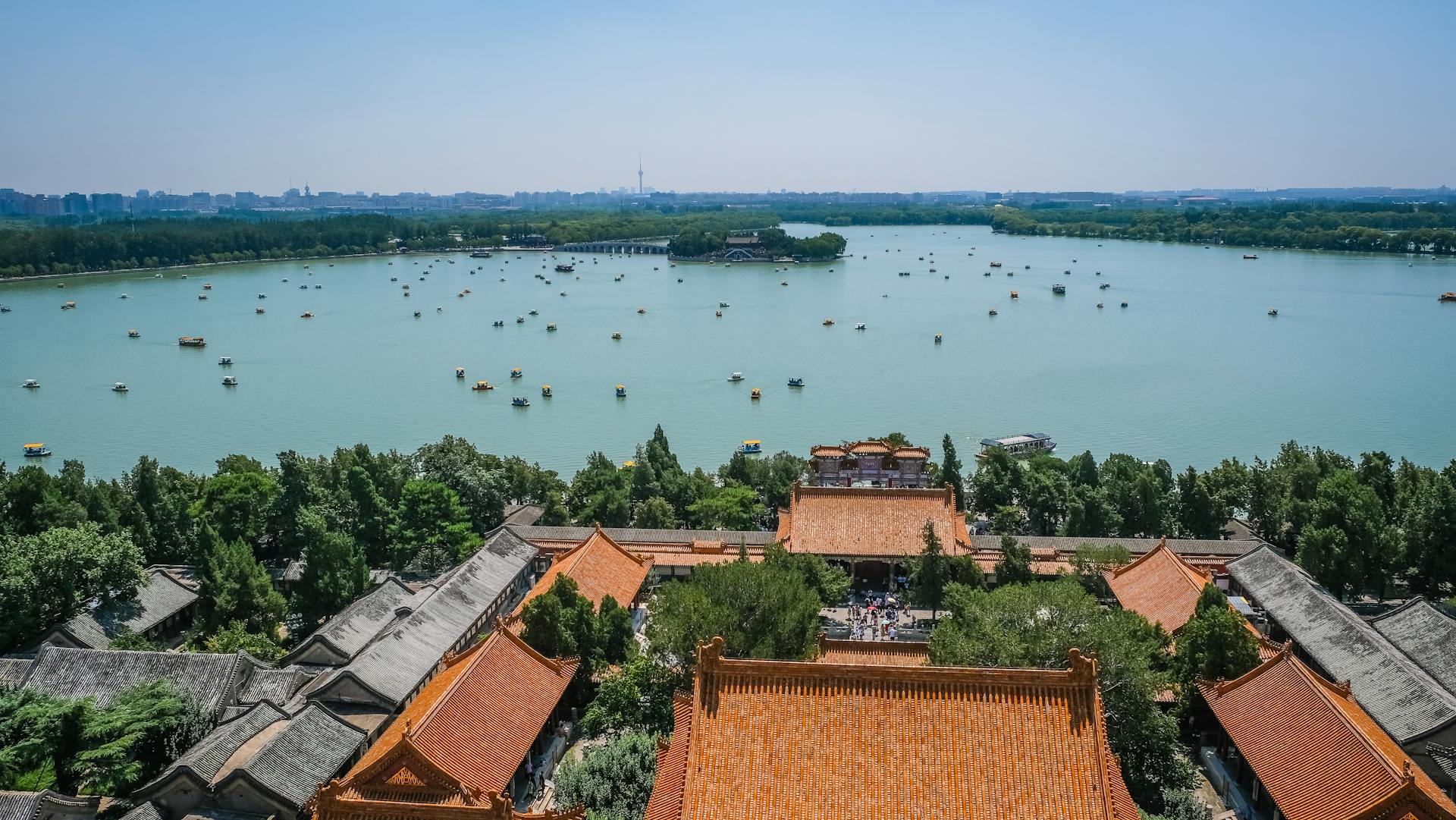 Vistas del Lago Kunming desde el Palacio de Verano Vistas del Lago Kunming desde el Palacio de Verano