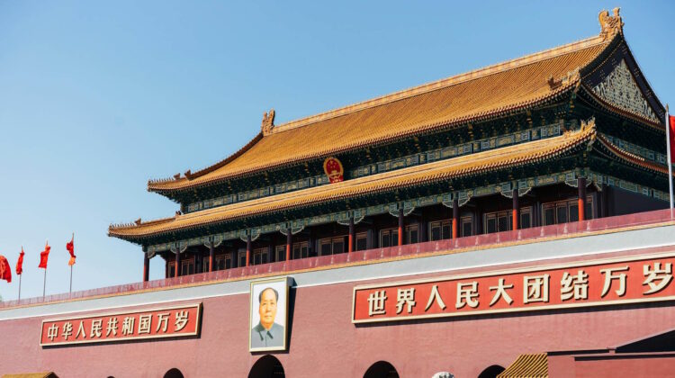 Puerta de la Paz Celestial con la imagen de Mao